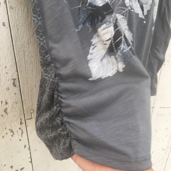 Faded Glory ls top. Floral front/patterned back 16 - Picture 2 of 6